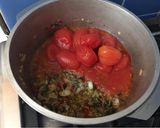 Foto del paso 2 de la receta: Fideos cinta con bolognesa a cuchillo