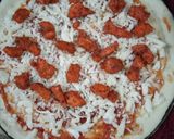A picture of step 6 of Chickn tikka pizza.
