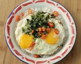 Foto langkah ke 4 dari resep Nasi Telur Ceplok Daun Bawang Devina Hermawan.