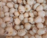 A picture of step 1 of Makhana Dry Fruit Chiwda.
