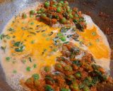 A picture of step 4 of Methi Matar Malai.