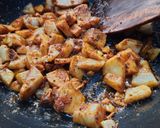 A picture of step 5 of Arvi ki sukhi sabzi.