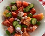 Foto del paso 7 de la receta: Ensalada de Tomate con Cebollitas Moradas de nuestras macetas