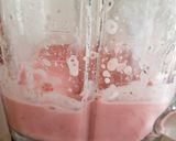 A picture of step 3 of Vanilla & Strawberry Chia Pudding. 😘.