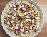 Sonkás-grillkolbászos pite recept fázis 4 fotója