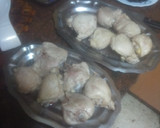 Foto del paso 1 de la receta: Contramuslos de pollo en salsa con papas asadas