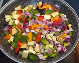 Foto del paso 2 de la receta: Conejo picante con revuelto de verduras