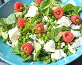 Une image de l'étape 3 de Salade sucrée salée aux fruits rouges, feta et menthe.