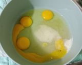 Foto langkah ke 2 dari resep Bolu kukus coklat.