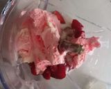 Foto langkah ke 3 dari resep Milky Shake Strawberry.
