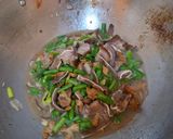 Foto langkah ke 5 dari resep Tumis Kuping Babi dan Buncis.
