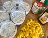 Une image de l'étape 3 de Graines de chia au lait de cajou, à la mangue fraîche et au fruit de la passion.