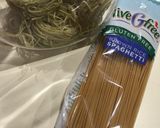 Foto del paso 1 de la receta: Tallarines de arroz Integral con Genoa, aji morrón y Bróculi