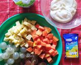 Foto langkah ke 1 dari resep Salad Buah Yogurt.
