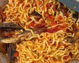 Foto langkah ke 4 dari resep Mie Ikan Laut Pedas (Versi Ekonomis).
