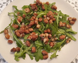 Foto del paso 8 de la receta: Brochetas de ciabatta y mozzarella con ensalada de borlotti