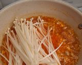 Foto langkah ke 2 dari resep Jamur Enoki Pedas Manis.