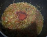 A picture of step 2 of Tomato prawns.
