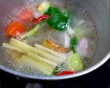 A picture of step 2 of Clear Soup Tom Yum with Mackerel.