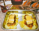 Foto del paso 5 de la receta: Bacalao confitado en cama de patatas panaderas