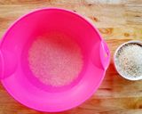 Hình bước làm 1 của món Cơm cuộn trứng