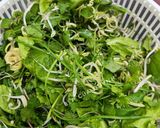 A picture of step 3 of Mi Quang Chicken Drumstick Noodles.