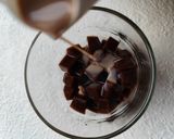 Foto langkah ke 2 dari resep Es Jelly Coklat.