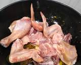 Foto langkah ke 2 dari resep Opor Ayam Kuning Devina Hermawan.