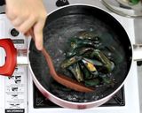 Foto langkah ke 2 dari resep Kerang Hijau Saos Padang Mix Jagung.