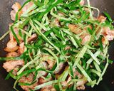 Hình bước làm 4 của món Heo Rừng Rang Lá Lốt