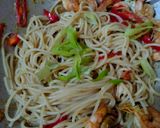 Foto langkah ke 6 dari resep Spaghetti Kari Udang Spesial.