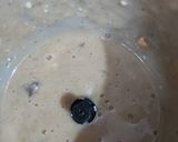A picture of step 3 of Caramel banana & almonds milkshake.