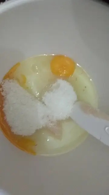 Langkah-langkah untuk membuat Cara membuat Bolu Kukus Susu Santan 2 telur