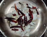 Foto del paso 1 de la receta: Muslos en salsa de nuez pecana y chile guajillo!!