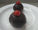 A picture of step 5 of Rum balls.