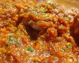 Foto del paso 6 de la receta: Huevos con salsa de tomate y atún