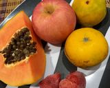 Foto langkah ke 1 dari resep Jus Jeruk, Apel, Pepaya, Strawberry.