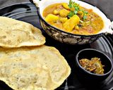 पंचमेल पूरी और आलू की सब्जी रेसिपी चरण 4 फोटो