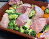 Foto del paso 3 de la receta: Pollo con brócoli al horno