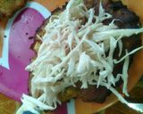 Foto del paso 2 de la receta: Tostón con ensalada y queso