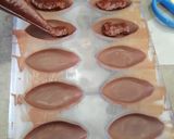Foto del paso 8 de la receta: Bombones de chocolates con rellenos de chapulín