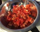 Une image de l'étape 4 de Chaudrons sanguinaires de salade composée (tomates,concombre,feta).