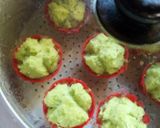 Foto langkah ke 6 dari resep Bolu kukus pandan tanpa mixer.