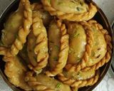 मावा गुजिया चाशनी भरी(Mawa Gujiya Dipped in Sugar Syrup recipe in hindi) रेसिपी चरण 8 फोटो