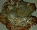 Foto del paso 6 de la receta: Pechuga rellena con zucchini, maní y queso en salsa bechamel