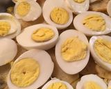 Foto del paso 5 de la receta: Huevos duros con papas tomate y queso