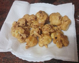 Foto del paso 3 de la receta: Coliflor rebozada con salchichas y mojo de pimiento