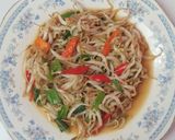 Foto langkah ke 3 dari resep Tumis Tauge Super Kilat.