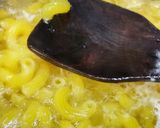 A picture of step 2 of 3 color white sauce Macroni.