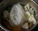 Foto langkah ke 4 dari resep Sop sayur sohun.